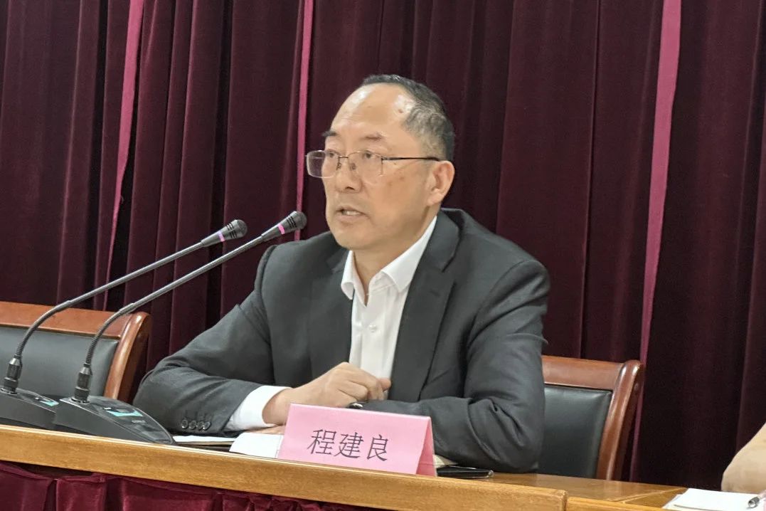 Changshu Polyester dia nanao fivoriana ho an'ny kasety antonony, injeniera sy mpiasa ara-teknika, ary mpiasan'ny marketing